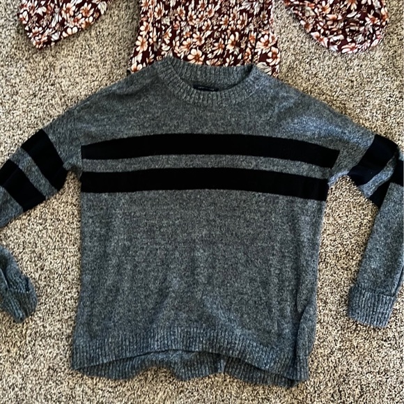 American Eagle top bundle - Picture 4 of 6